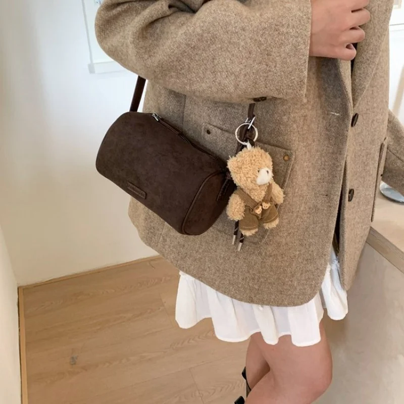 

Vintage Inspired Leather Messenger Bag For Women With Crossbody Strap For Practical Daily Use