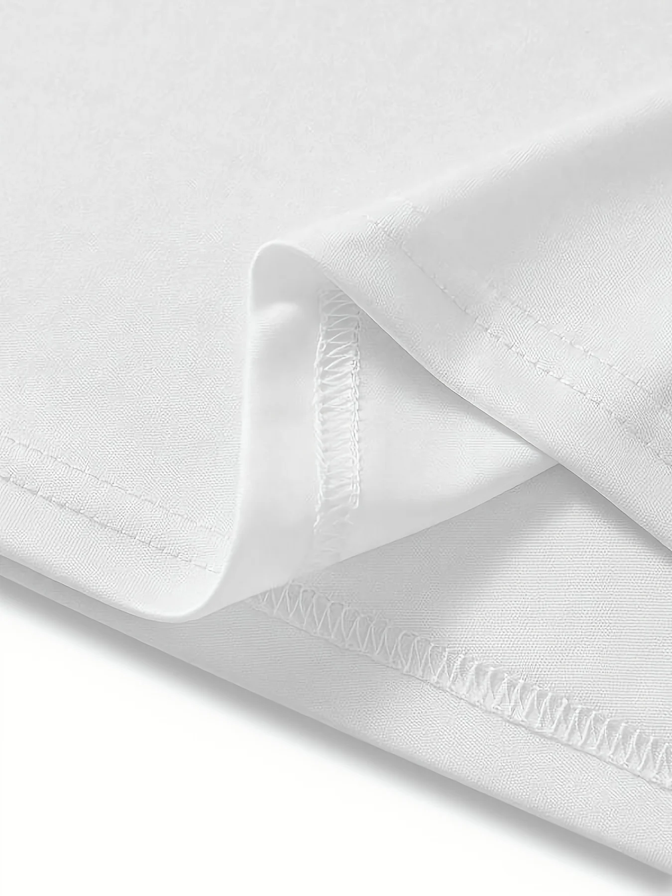 لا توجد رسوم الاستيراد. المستودع المحلي. قميص يعرض شخصيات الحكاية الخيالية الكلاسيكية 'آرييل، سنو وايت، سندريلا