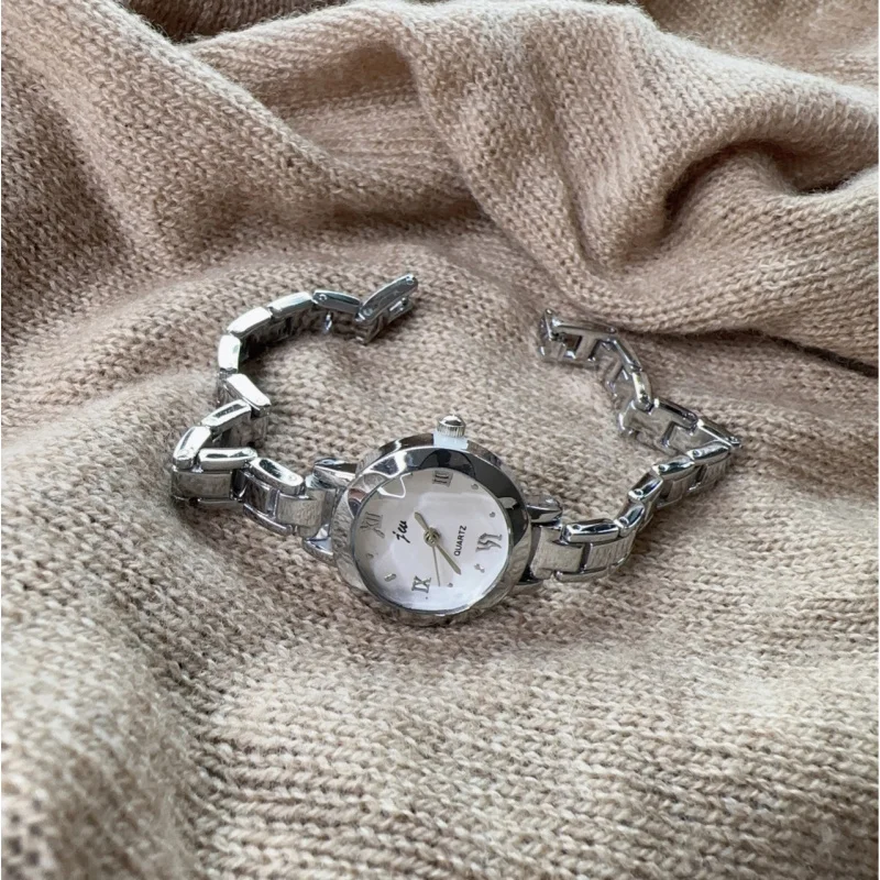 Reloj de lujo asequible Retro artístico para mujer, diseño de interés especial, Correa fina, moda Temperamental Simple coreana, Sma