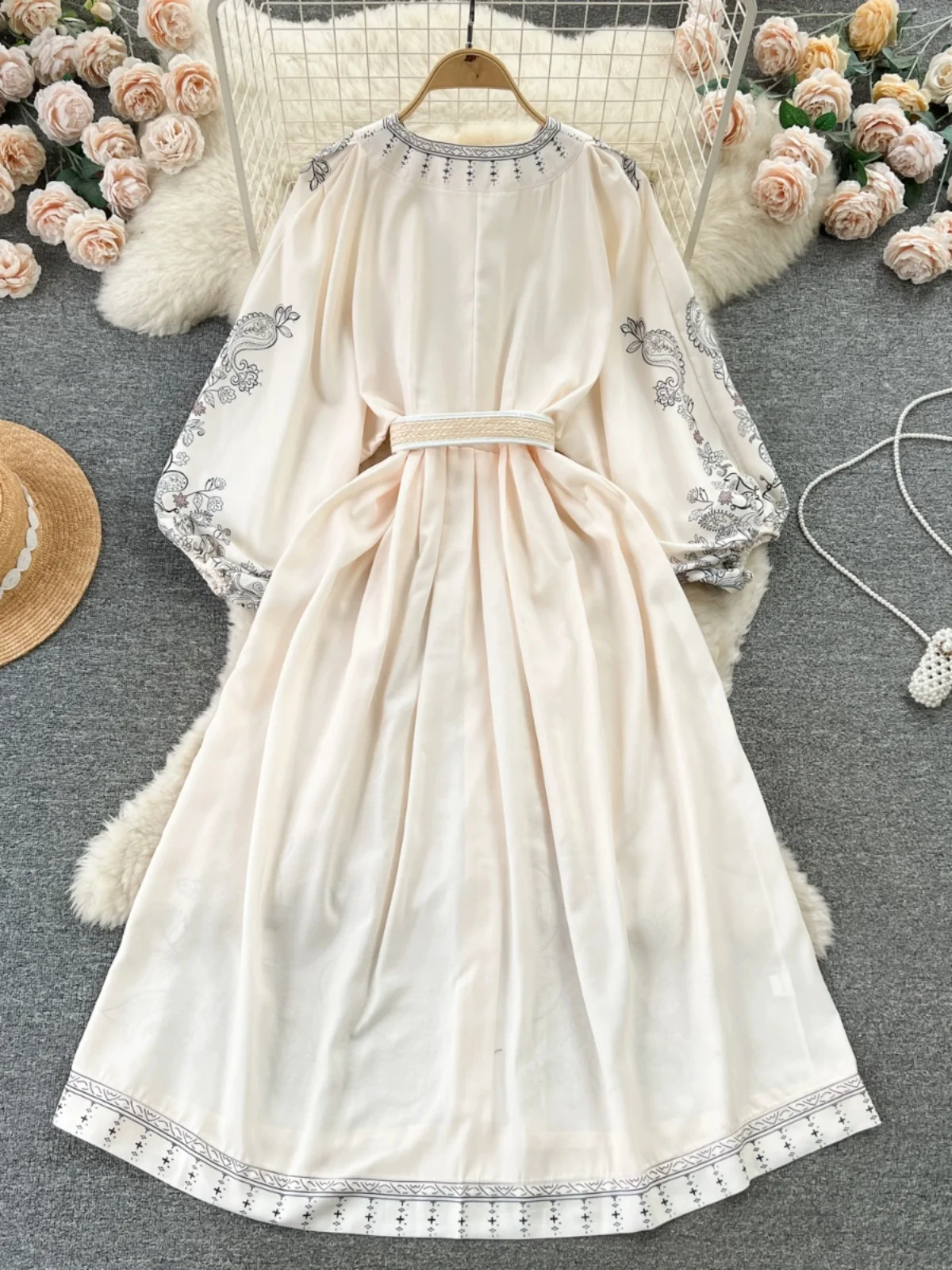 กระโปรงทรงเอวสูงปานกลางทรงเข้ารูปพิมพ์ลายสไตล์เรโทร คอลเลคชั่นใหม่ฤดูใบไม้ผลิปี 2024 ของ Vaion Dr สำหรับผู้หญิง