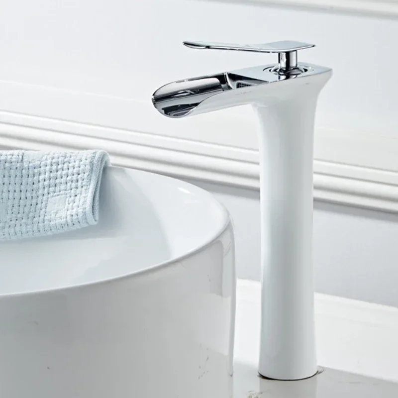 الحمام صنبور حوض خلاط النحاس شلال بالوعة صنبور سطح الخيالة مقبض واحد حوض الماء الساخن والبارد صنبور أبيض أسود الذهب #3