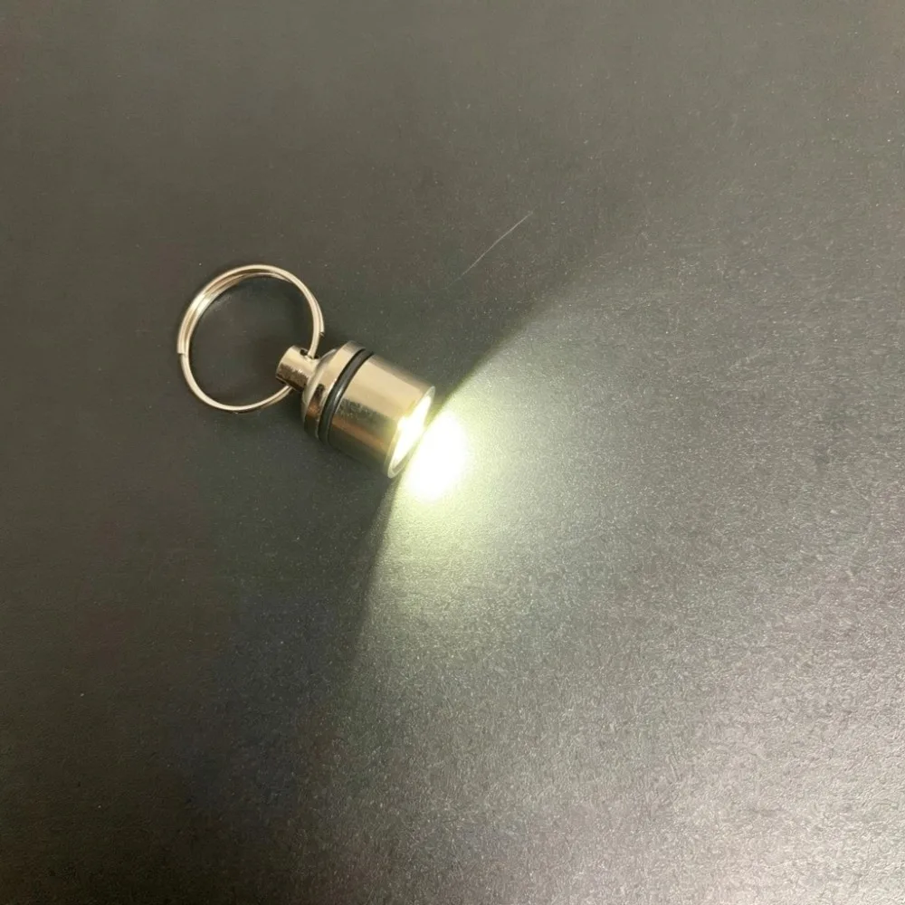 1PC Colorful Mini LED Light Keychain Mini LED Light Flashlight Keychain Pendant Electronic Luminated Keyring Personal Item