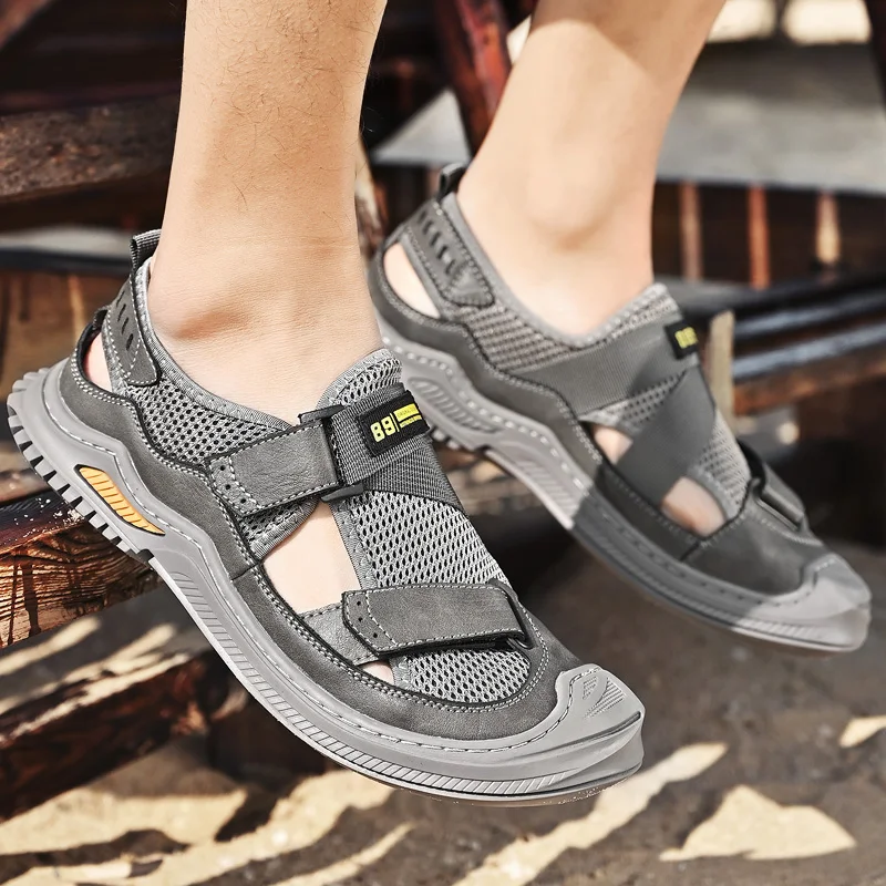 High quality Breathable Mesh Men sandals Outdoor Summer Men Sneakers shoes Plastic Men Casual shoes Beach Shoes Water Shoes
