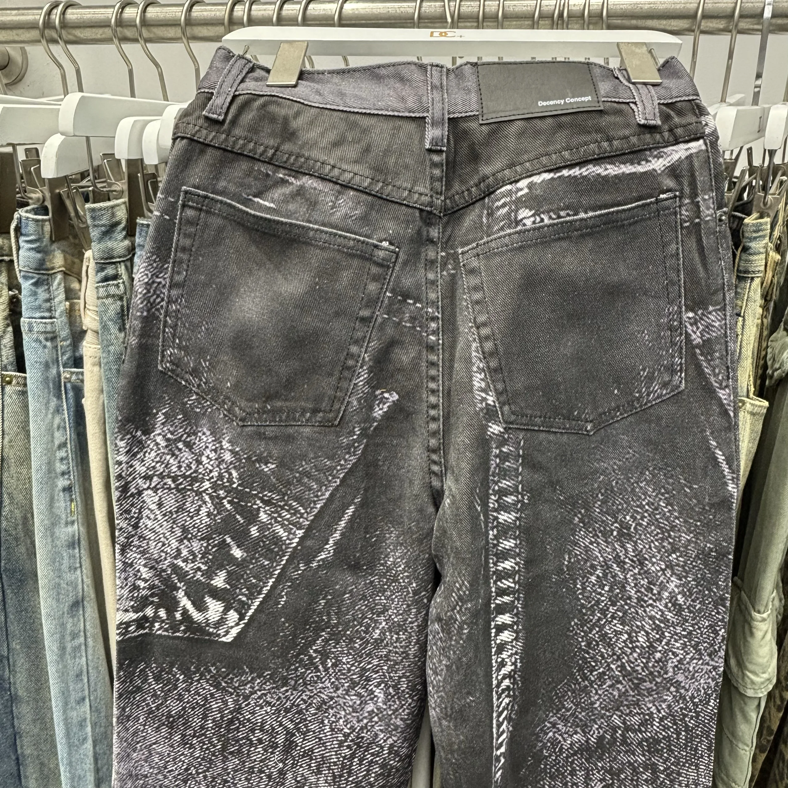 Fotos reais jeans masculino designer moda denim impressão buraco cinza escuro 25ss dongguan ss