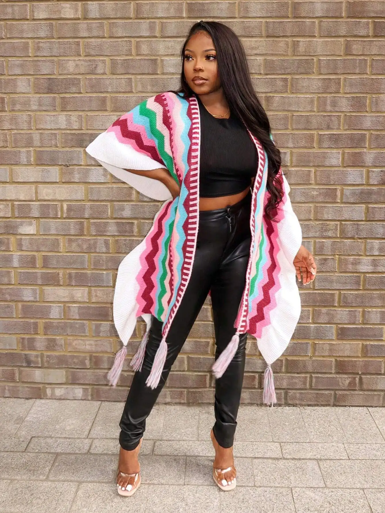 

Многоцветный вязаный кардиган без рукавов с зигзагообразным узором, бахромой и открытым передом, оверсайз