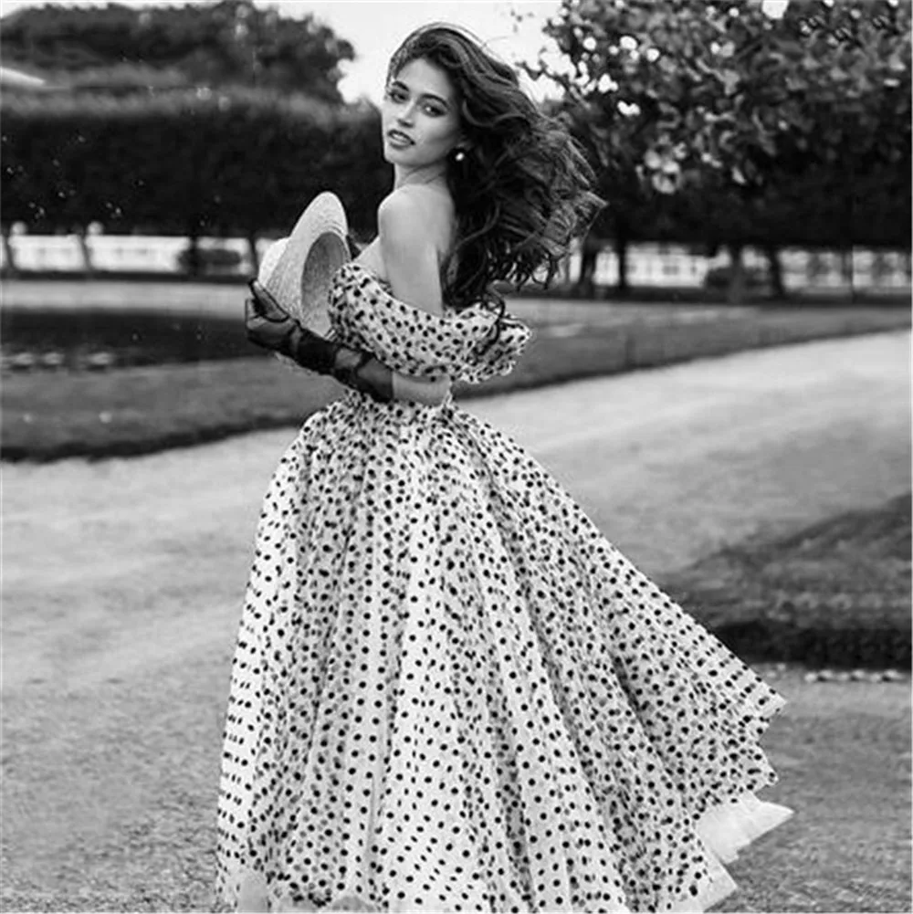 Customized A Line Black Dots Tulle Prom Dresses Formal Evening Gowns Sweetheart Off Shoulder Women Wedding Party Bridesmaid Gown