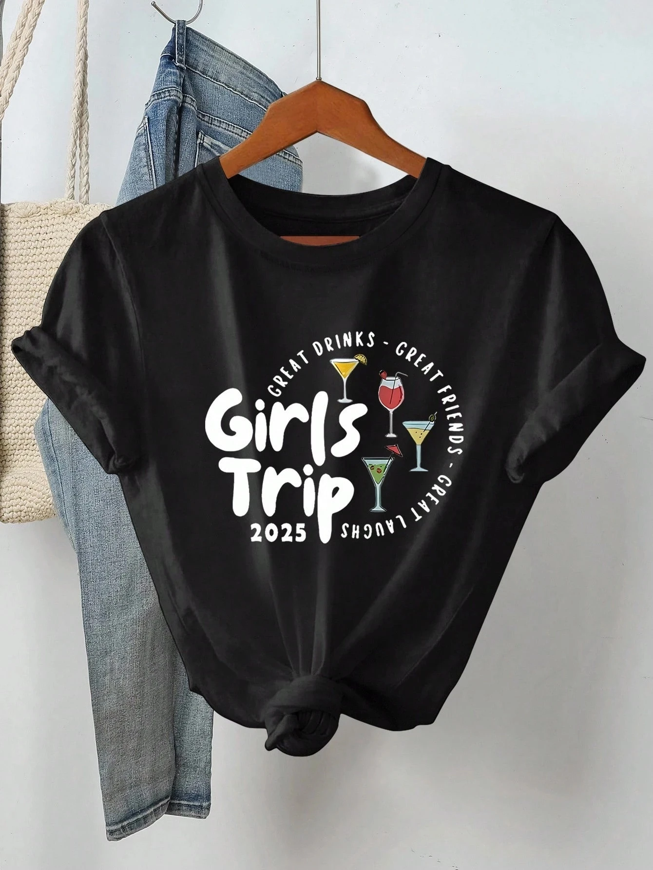 Plus Size Girls Trip 2025, tolle Getränke, tolle Freunde, tolle Lacht, Grafik-T-Shirt, strahlende Eleganz und Mode