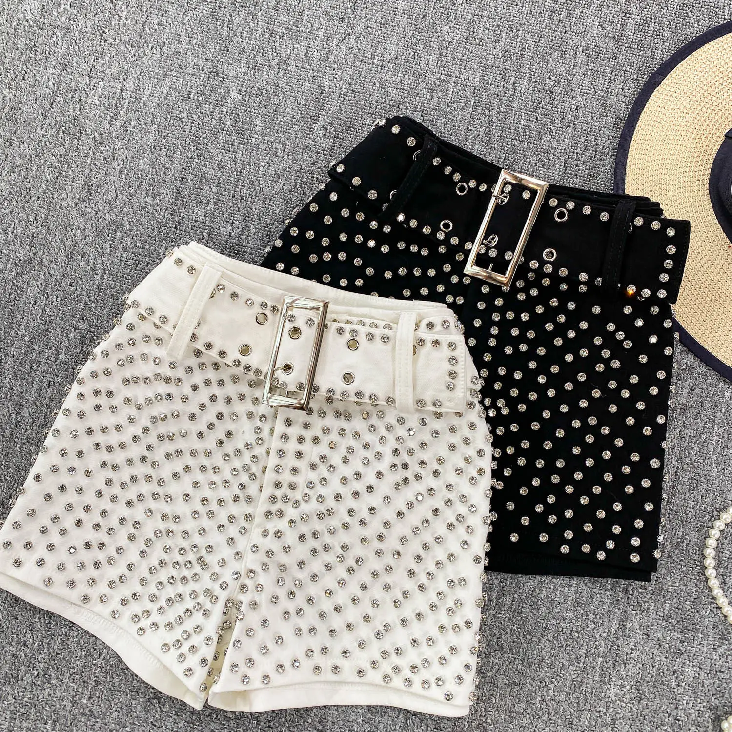 

Light Luxury Heavy Industry Diamond Shorts for Women 2026 Summer New High Waist Slimming Dance Hip Lifting Hotpants with Belt