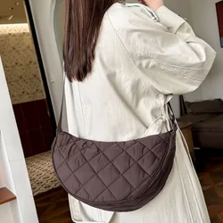Bolso cruzado portátil a cuadros de Color sólido, bolso acolchado de media luna, correa ajustable que combina con todo, bolso de hombro de nailon para viaje