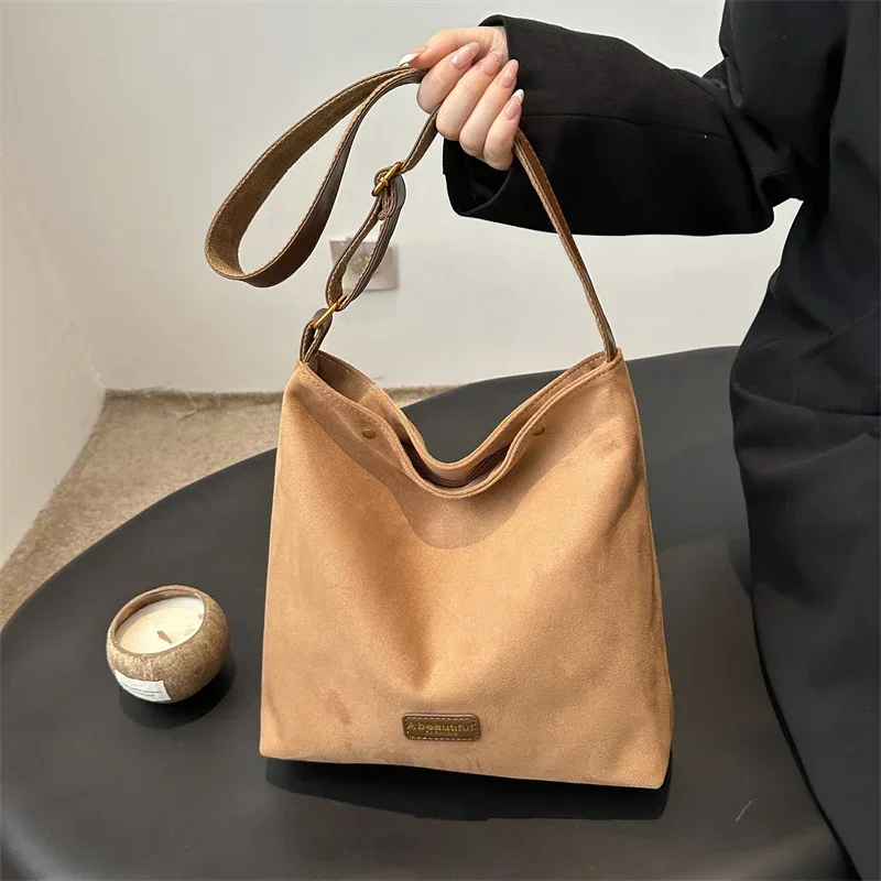 

Retro Frosted Large Capacity Single Shoulder Underarm Bag for Women 2024 New Autumn and Winter High-end Crossbody Bag Bucket Bag