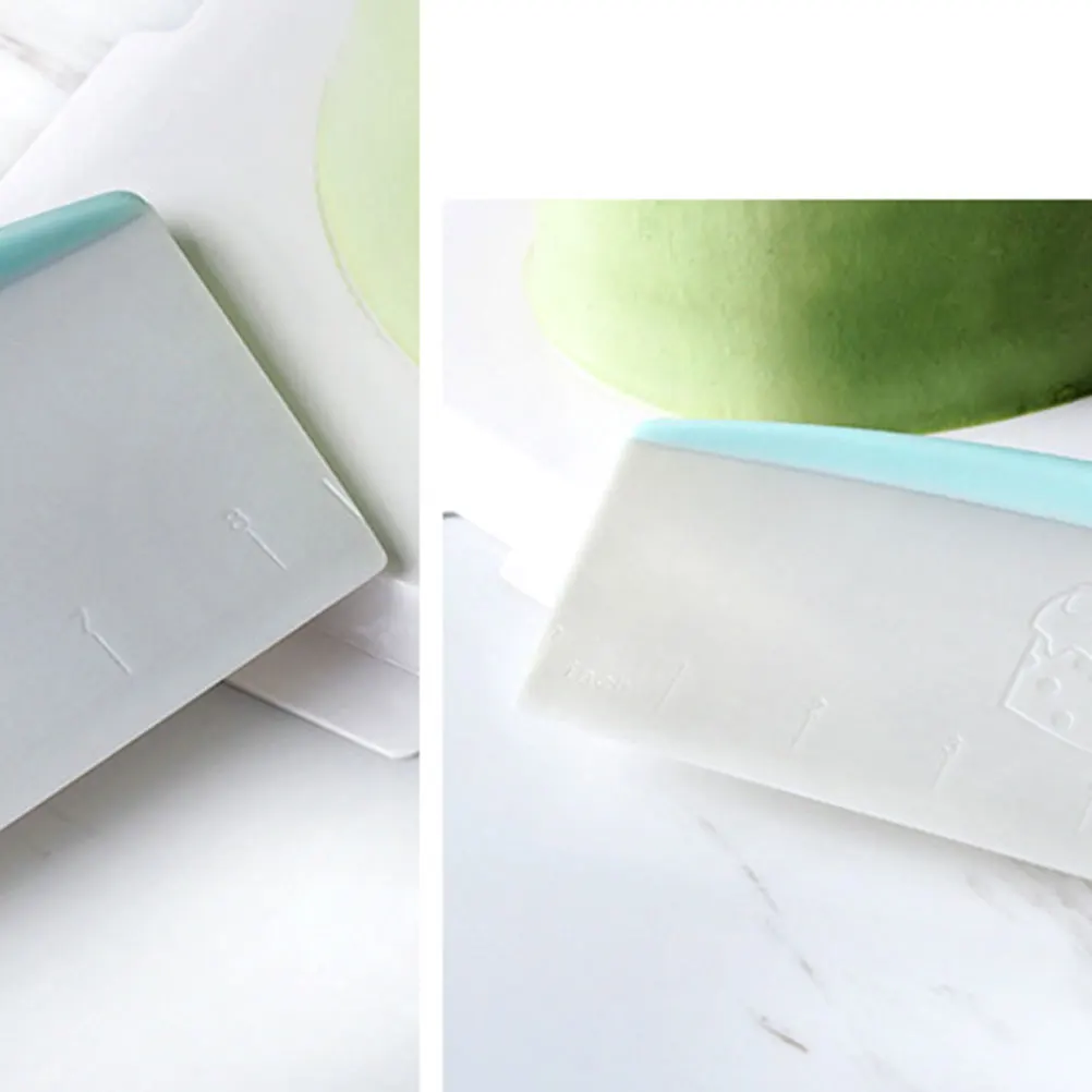 

Cake Scraper Kitchen Gadget Baking Supplies Cream Spatula Practical Tool for Decorating Great Gift for Bakers