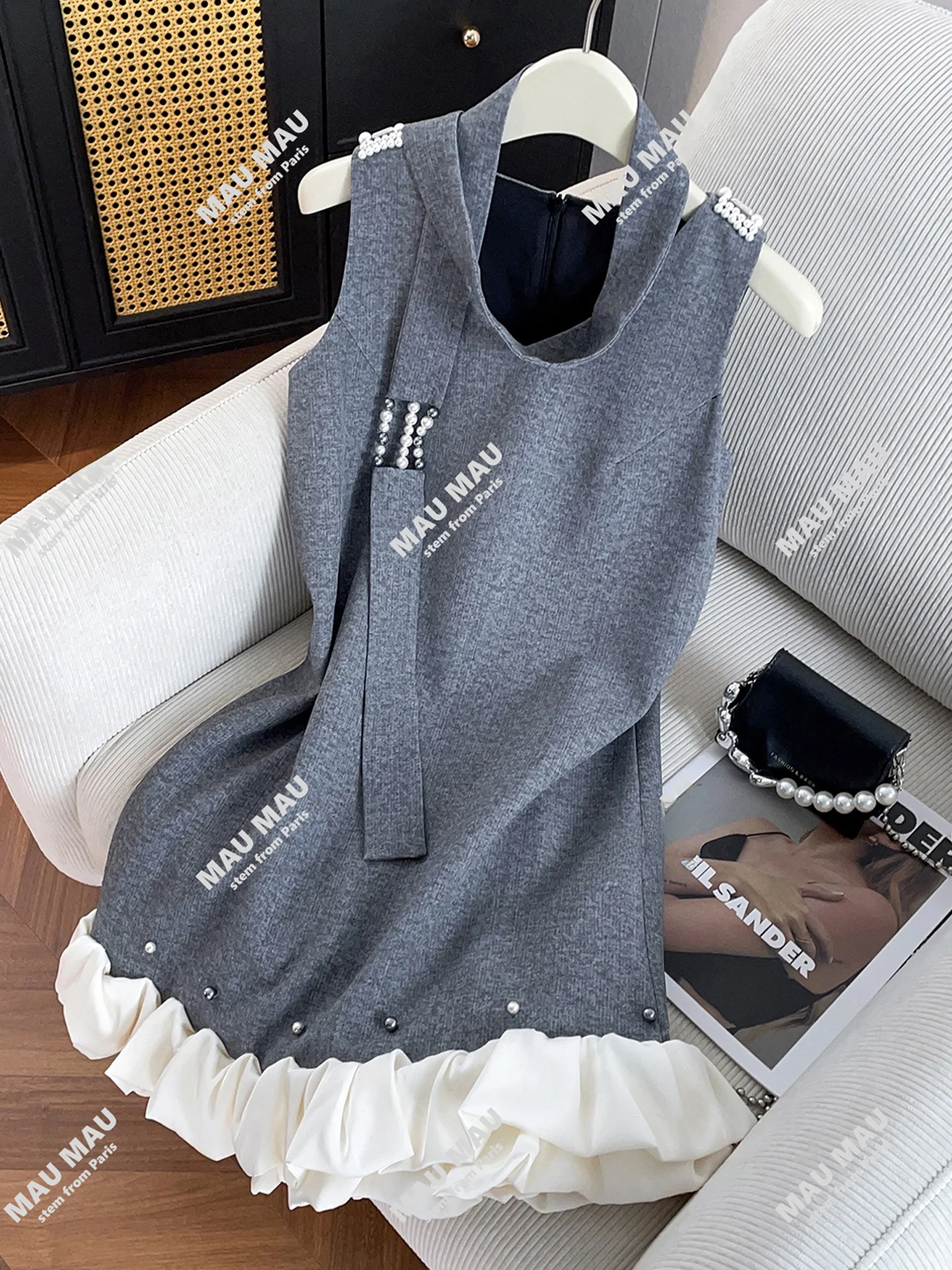

High-End Women's Sleeveless Vest Dress Pearl Embellished Backless Zipper Closure A-Line Silhouette Daily Wear Autumn Fashion