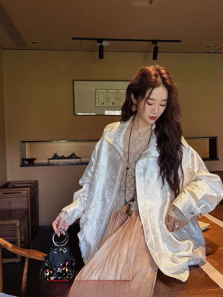 

Уникальная женская куртка-жакет из хлопка и льна с вышивкой жемчугом и цветочным узором, свободного кроя, для повседневной носки, коллекция Весна 2025