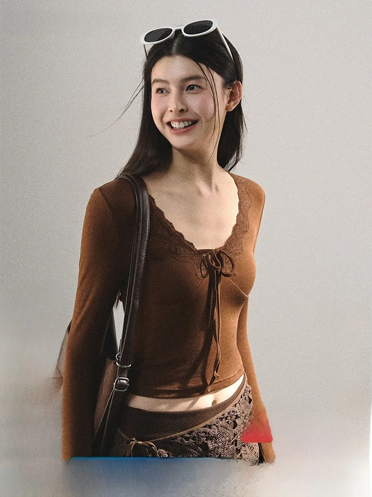 

Slimming Effect Woolen V-Neck Long Sleeve Base Shirt for Women Brown Color Betty Jungle Theme Casual Fashion Workwear