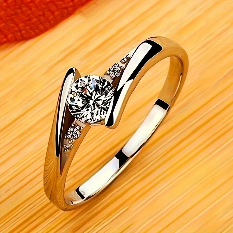 

Made of a female engagement ring with a simple design, suitable for wearing at weddings and parties.