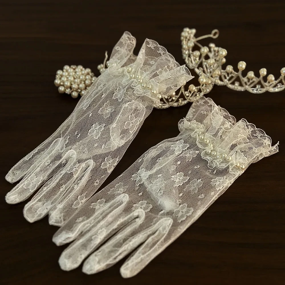 Immagine 3: Guanti da Sposa Vintage in Pizzo Bianco con Fiocco e Perle per Abito da Sposa e Servizio Fotografico