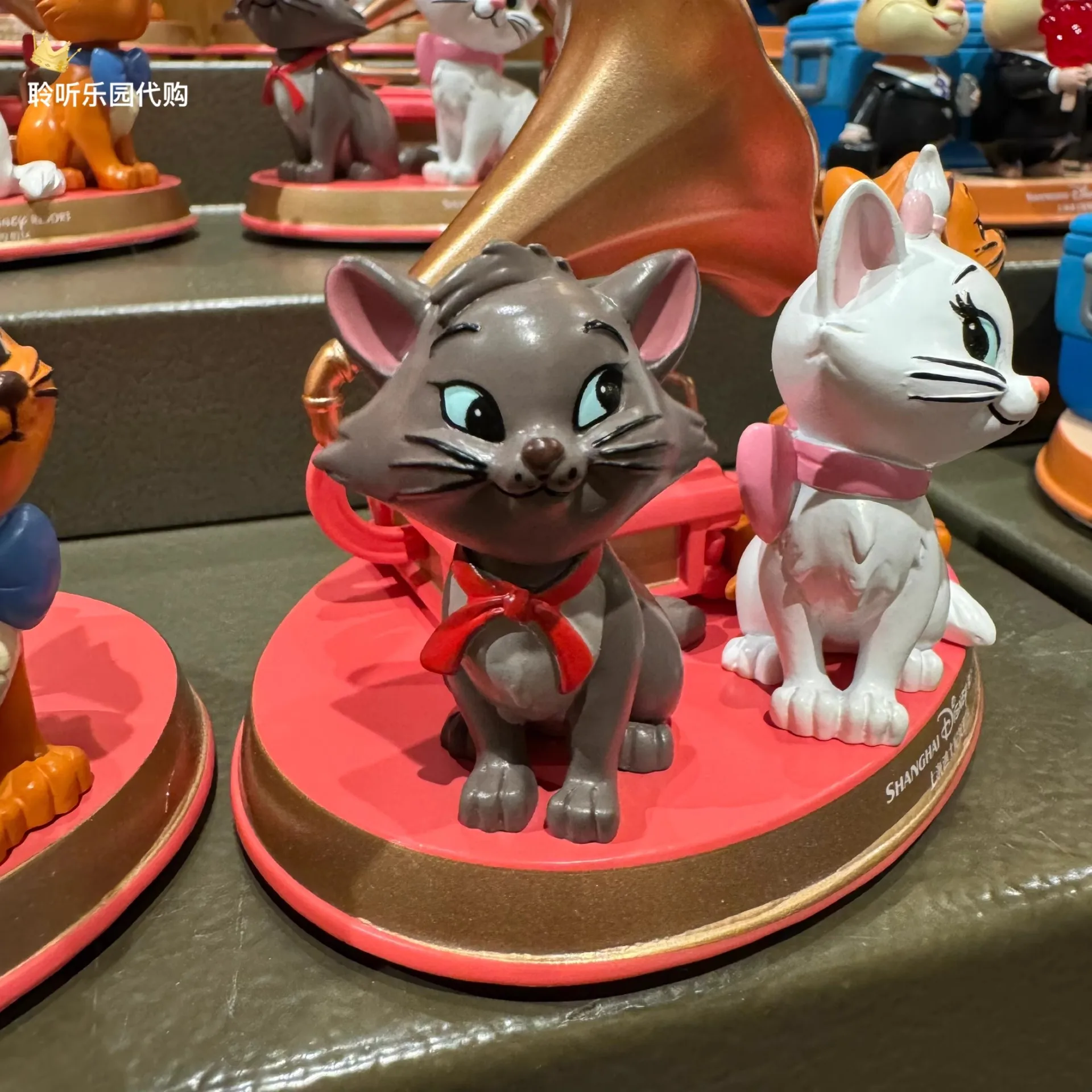 New Original Shanghai Disney Marie Cat Phonograph-Shaped Cartoon Cute Car Nodding Ornament Decoration