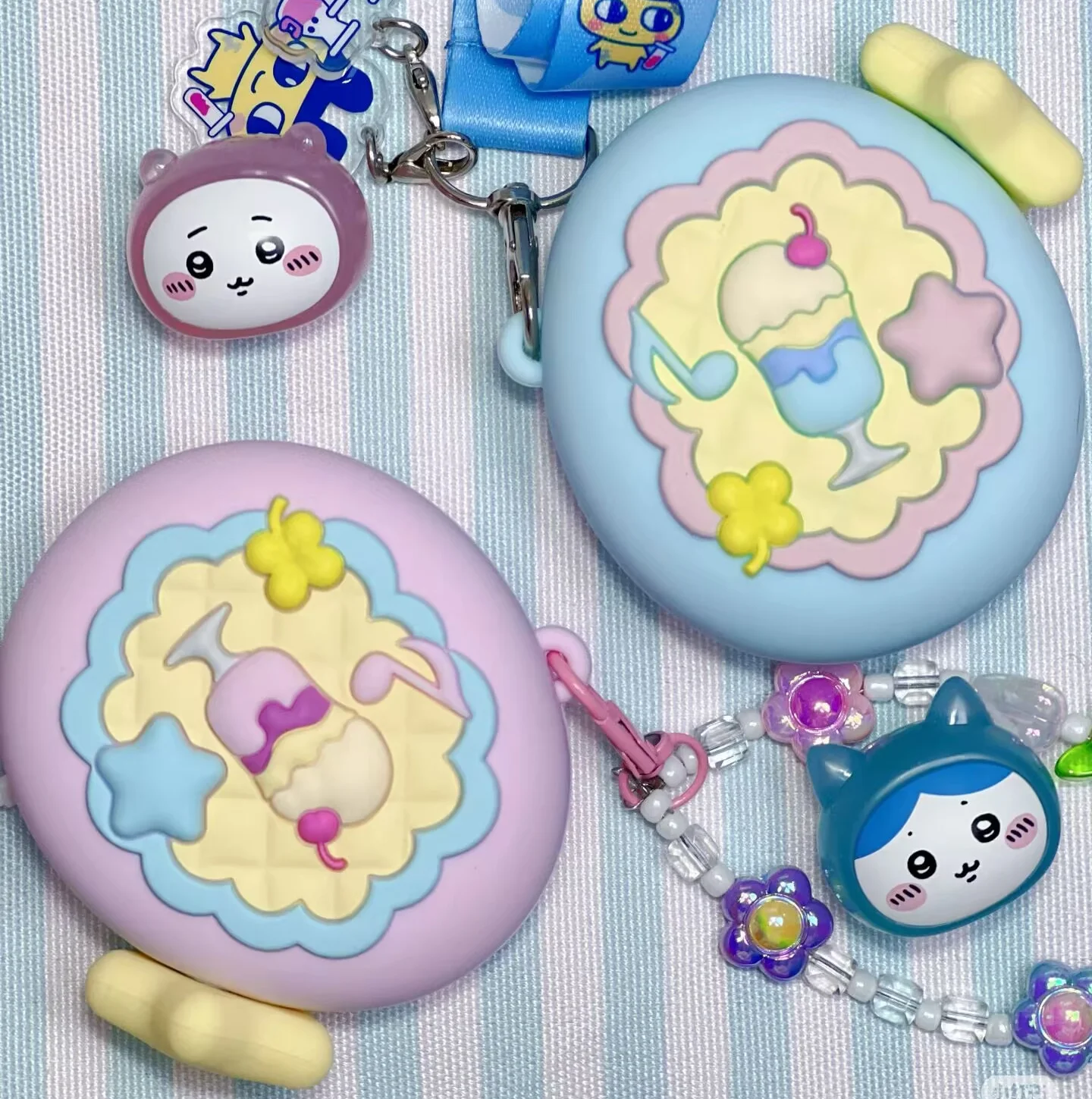 

Tamagotchi Smart Paradise Pet Machine Pink Strawberry Case With Panel Paper And Keychain