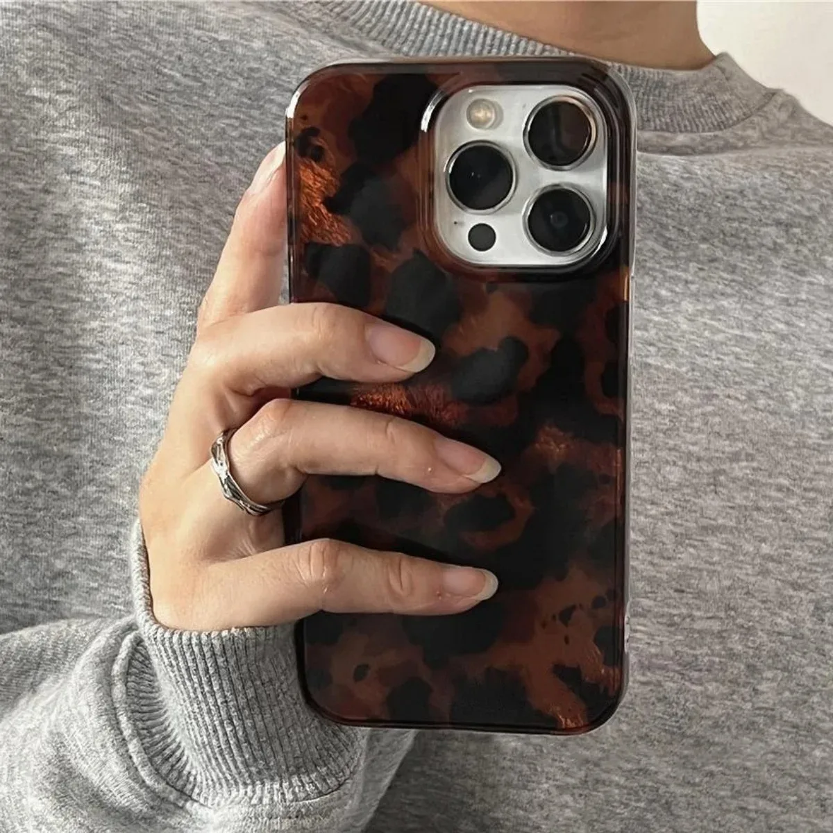 Retro Amber Texture Laser Phone Case For iPhone 16 17 Pro Max 14 15 13 12 11 XS XR 7 8 Plus 16E Stylish Leopard Print Soft Cover view 3