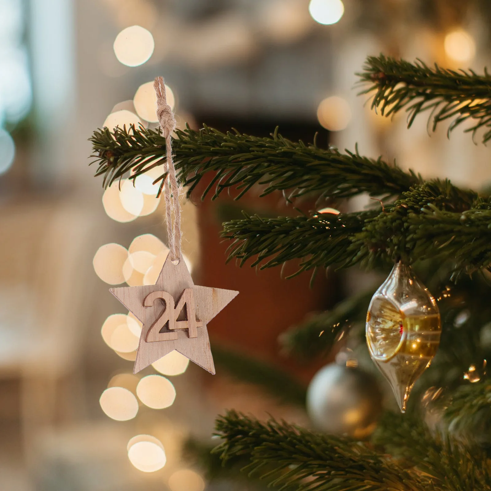 

2Sets Calendar Wooden Pendants Xmas Hanging Calendar Tags Smooth Surface No Burrs for Safe Touching Wooden Pendants