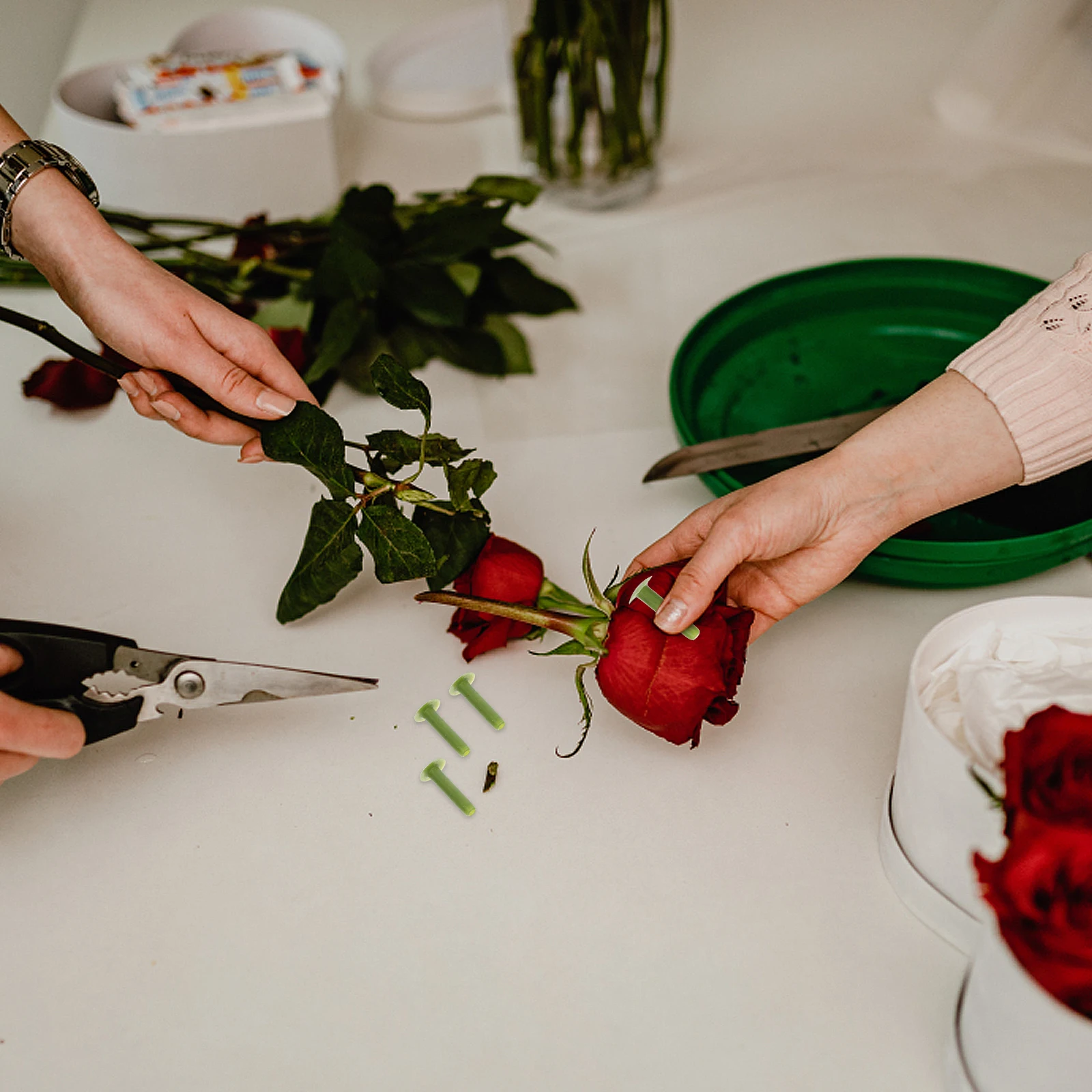 

100 pcs Flower Nails Plastic Arrangement Tools Artificial Craft Decor AccessoriesFlower Pole Nails