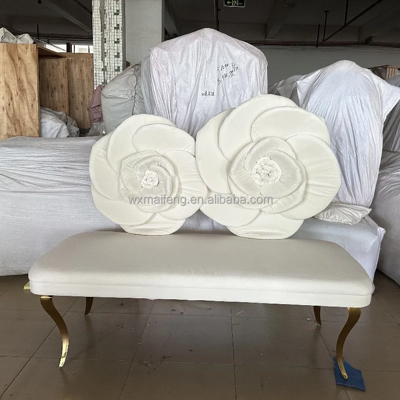 2026Hot Selling Luxury White and Single Sofa Golden High Back Banquet Classic King Queen Royal Wedding Throne Chair
