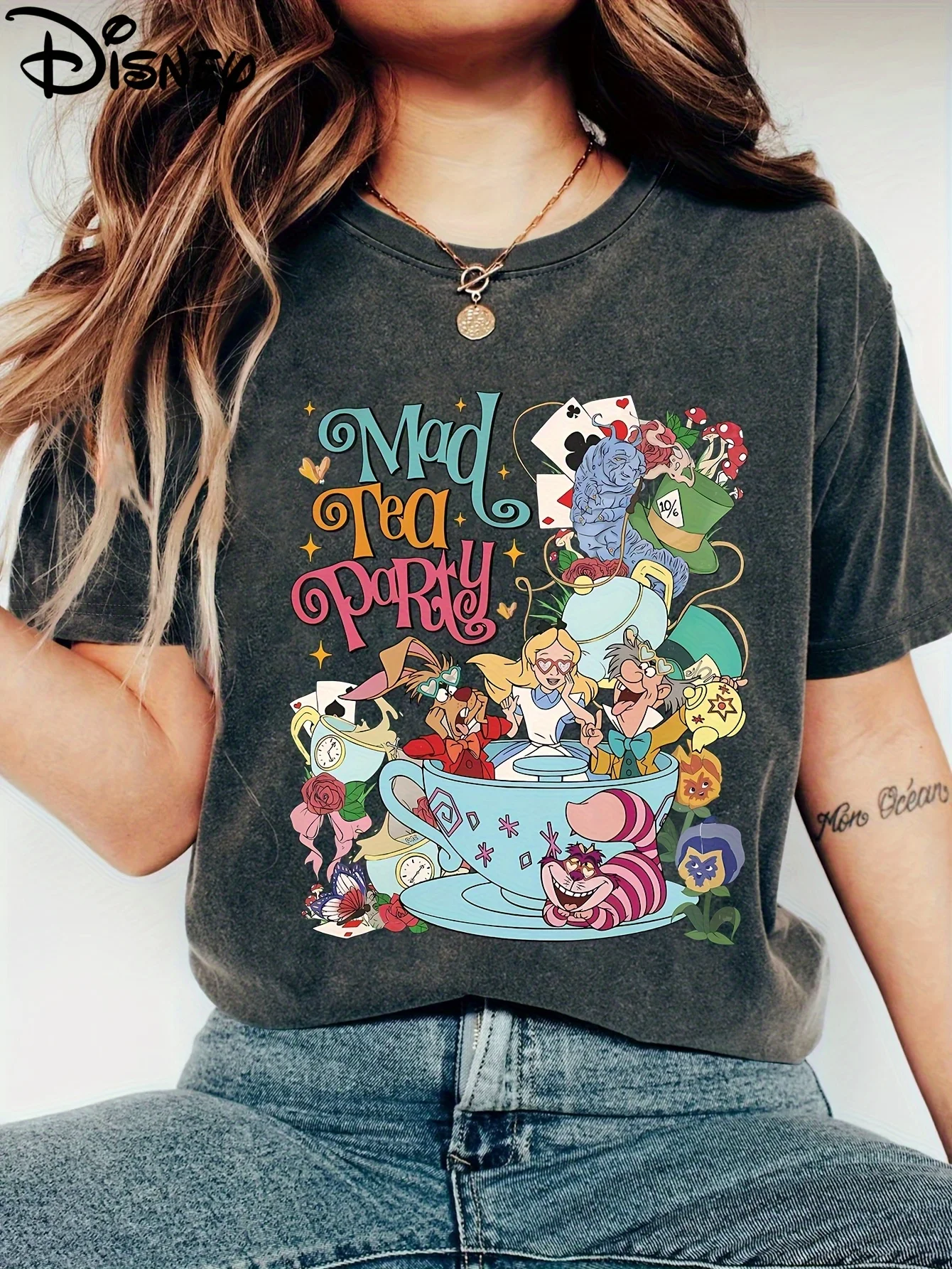 

Футболка с узором «Сумасшедшая чайная вечеринка» «Приключения Алисы в стране чудес» — повседневная, с коротким рукавом, весенне-летний топ с мультяшным принтом