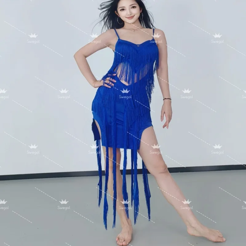 Maßgeschneidertes Bauchtanzkostüm, orientalischer Tanz, inspirierende Praxis, Performance-Kleid, dynamisch, inspirierender Quastenrock, sexy