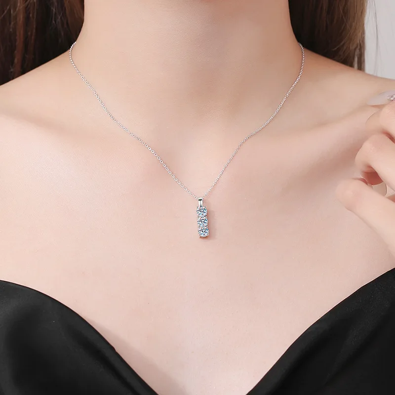 Cross-border s925 sterling silver pendant mozzarella diamond necklace women's three-stone simple and fashionable 1.5-carat