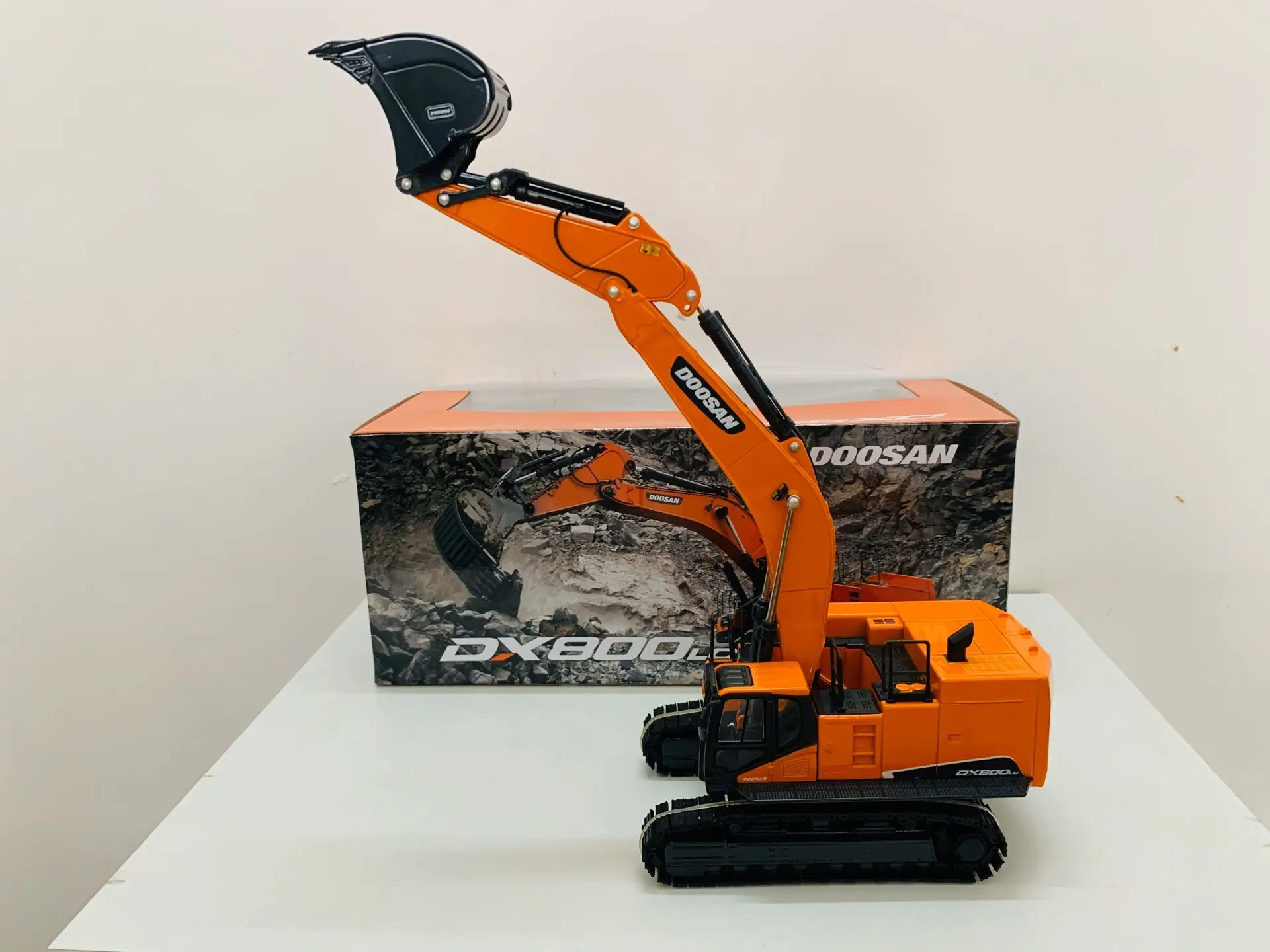 

Doosan DX800LC-9 Crawler Excavator 1/50 Scale Die-Cast Metal Model New in Original Box