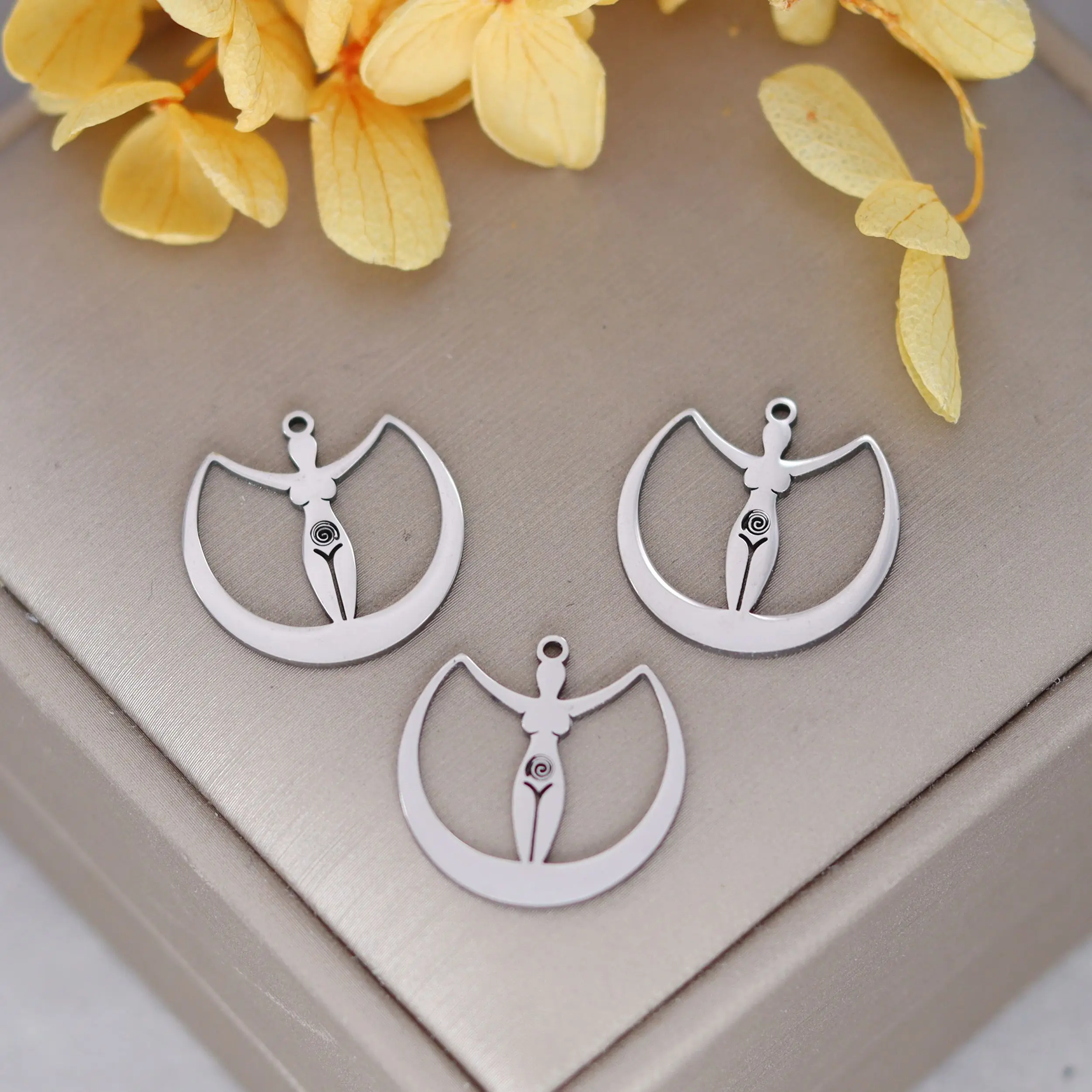 3pcs Witchcraft Fertility Moon Goddess Pendant For Necklace Crescent Moon Charms Fertility Spiral Jewelry Making Supplies DIY