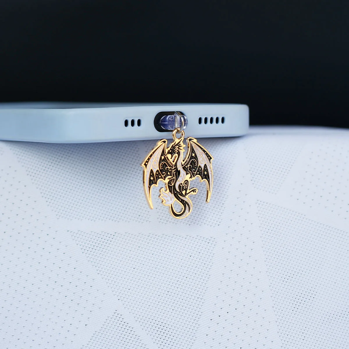 Paduan Naga Terbang Ponsel Debu Plug Liontin Aksesoris Dekorasi untuk Iphone Port Tipe-c Liontin Membawa Lanyard Mencegah Kehilangan
