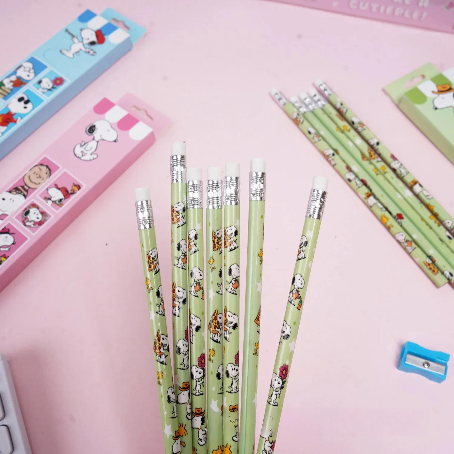 4pcs-12PCS Snoopy Cartoon 2B Pencil no box High-Quality Cartoon Appearance  - Student Writing Pencil Stationery Birthday Gift