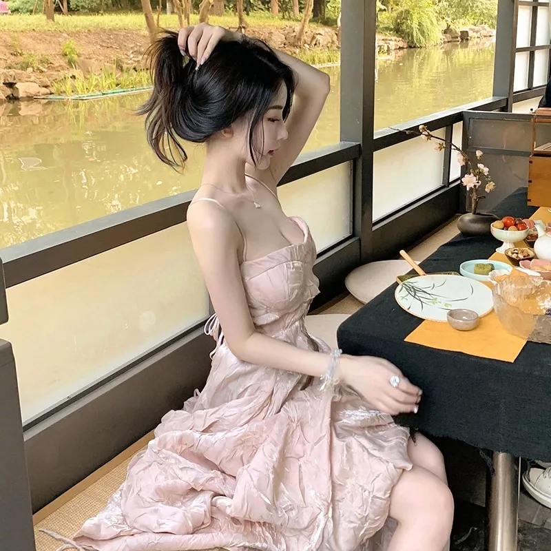 

The bar mitzvah luxury minority wants to wear a pink pleated strapless dress for Christmas