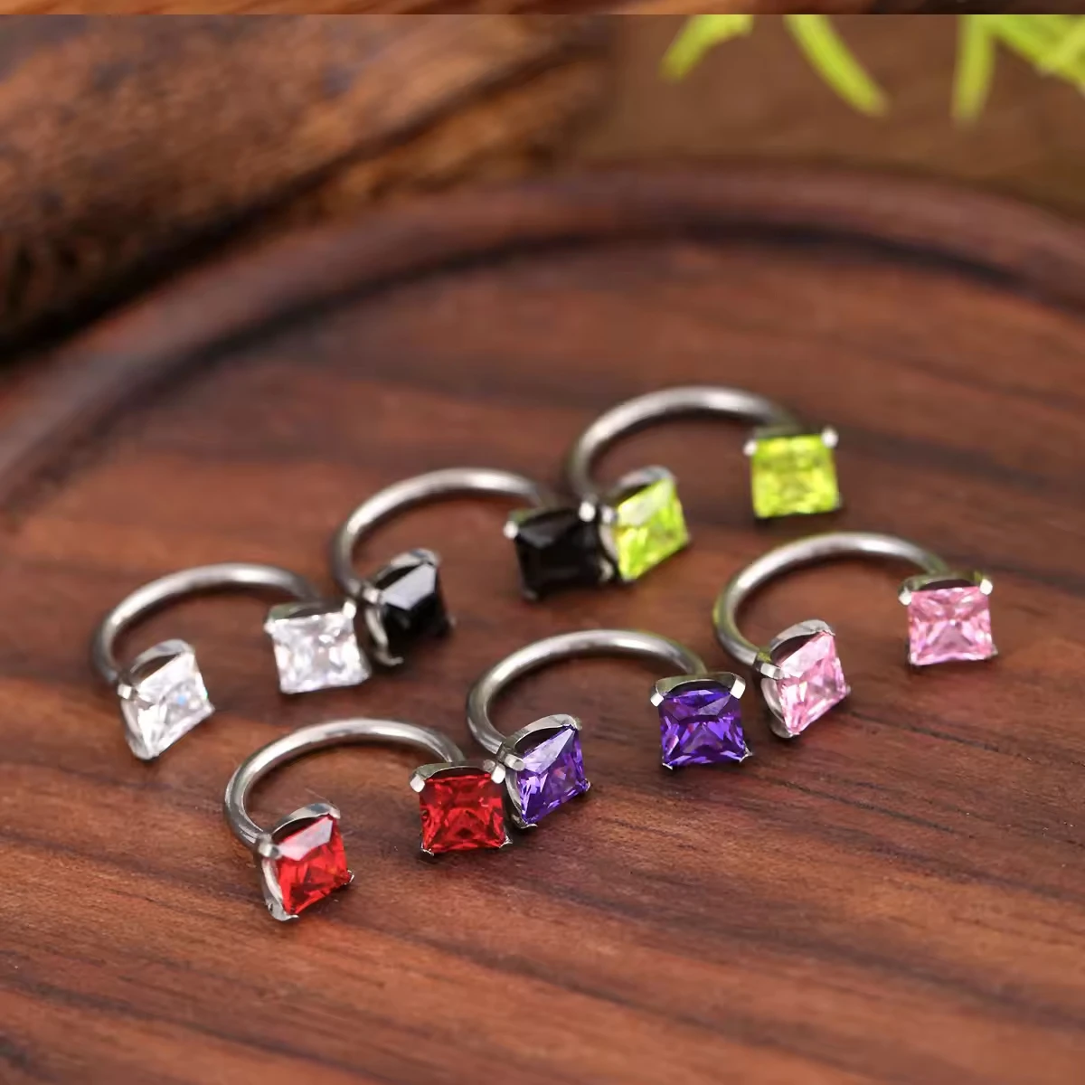 G23 Titanium Threaded PIERC Nose piercing 4mm Zircon Piercing For Or Nose Curved Belly Rings Navel Barbell Body Jewelry Piercing