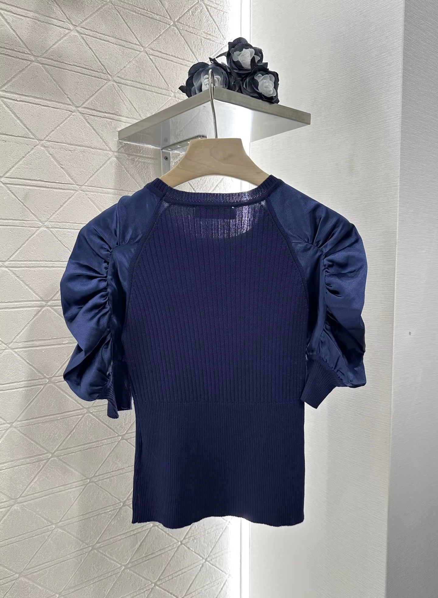 

Designer Brand 2025 Spring/Summer New Folds Bubble Sleeve Satin Splicing Knitted Short Sleeve