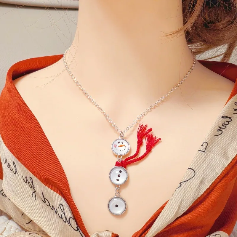 

Christmas Snowman Pendant Necklaces Cute Button-Snowman Charms With Red/Blue String Detail Festive Holiday Jewelry For Women Kid