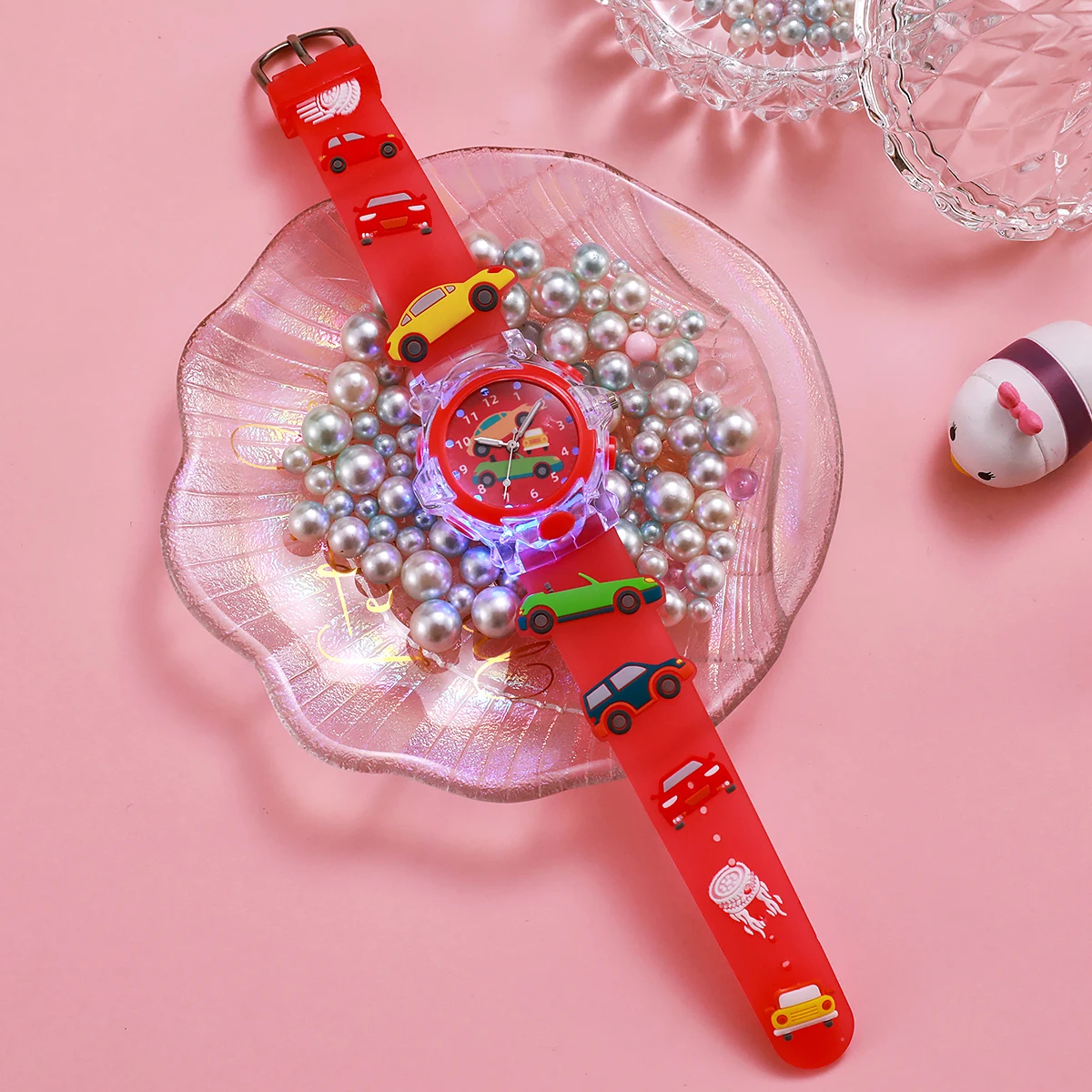 Montre électroluminescente à motif de voiture de dessin animé créatif, montre-bracelet à quartz vibrante, adaptée aux cadeaux de Noël et d'Halloween