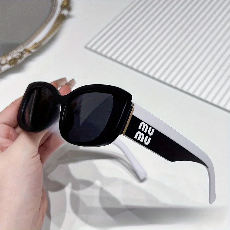 

2025 New Fashion Small Frame Vintage Oval Sunglasses Women Luxury Brand Designer Sun Glasses Black White Ladies UV400 Eyewear