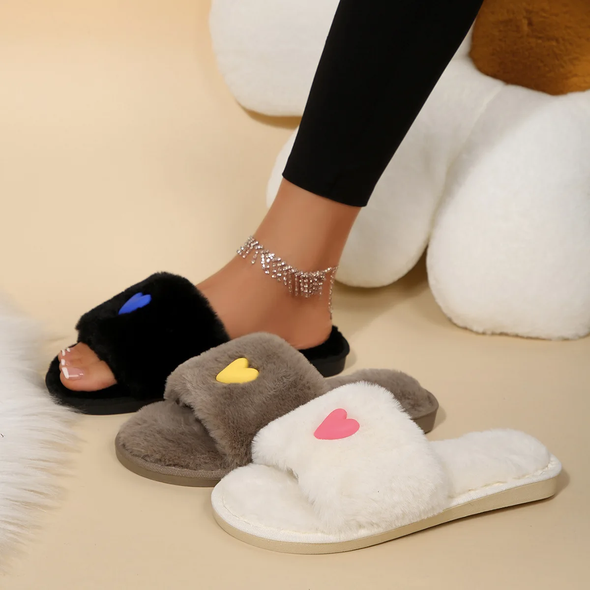 

Wholesale Women Heart Slippers for Home Fur Furry House Slides Men Indoor Floor Soft Sandals Couples Comfortable Cute Flip Flops