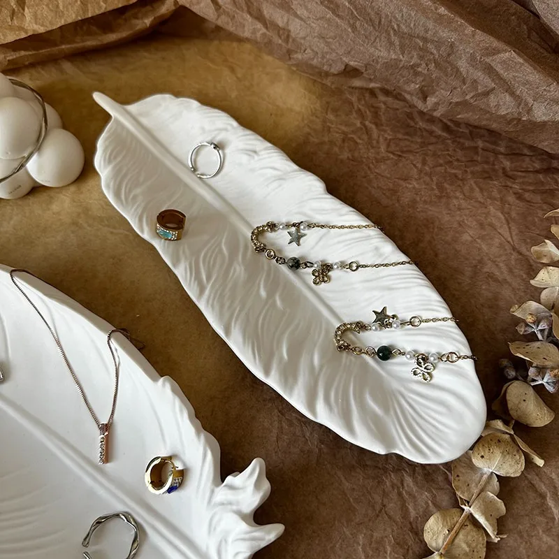 Necklace design plate artistic sense gypsum feather plate jewelry display photo props jewelry display plate jewelry pose
