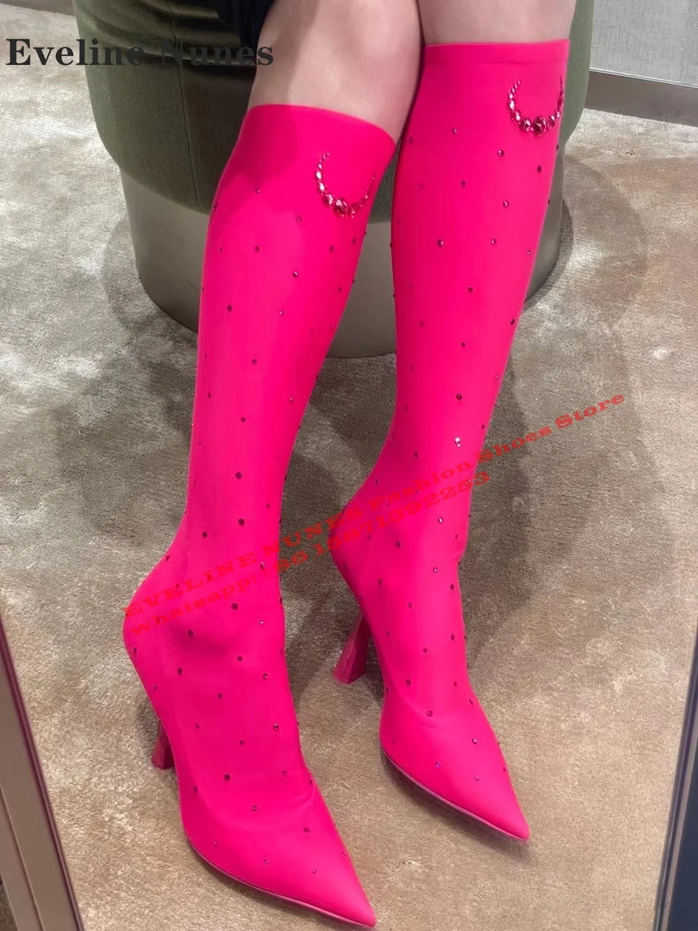 Botas elásticas de estilo extraño con diamantes de imitación para mujer, botines sexys hasta la rodilla con punta estrecha y aumento, color rosa, para chica picante, 2024