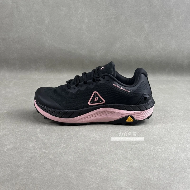 

New 2025 Anti-Friction Soccer Cleats Lightweight Breathable Soccer Training Shoes Unisex All-Purpose Training Shoes