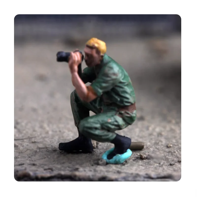 

1:72 Scale Resin Material Vietnam War Reporter Photographed 1 Set Suitable For Tank Scenes Collectible Decorative Gifts Display