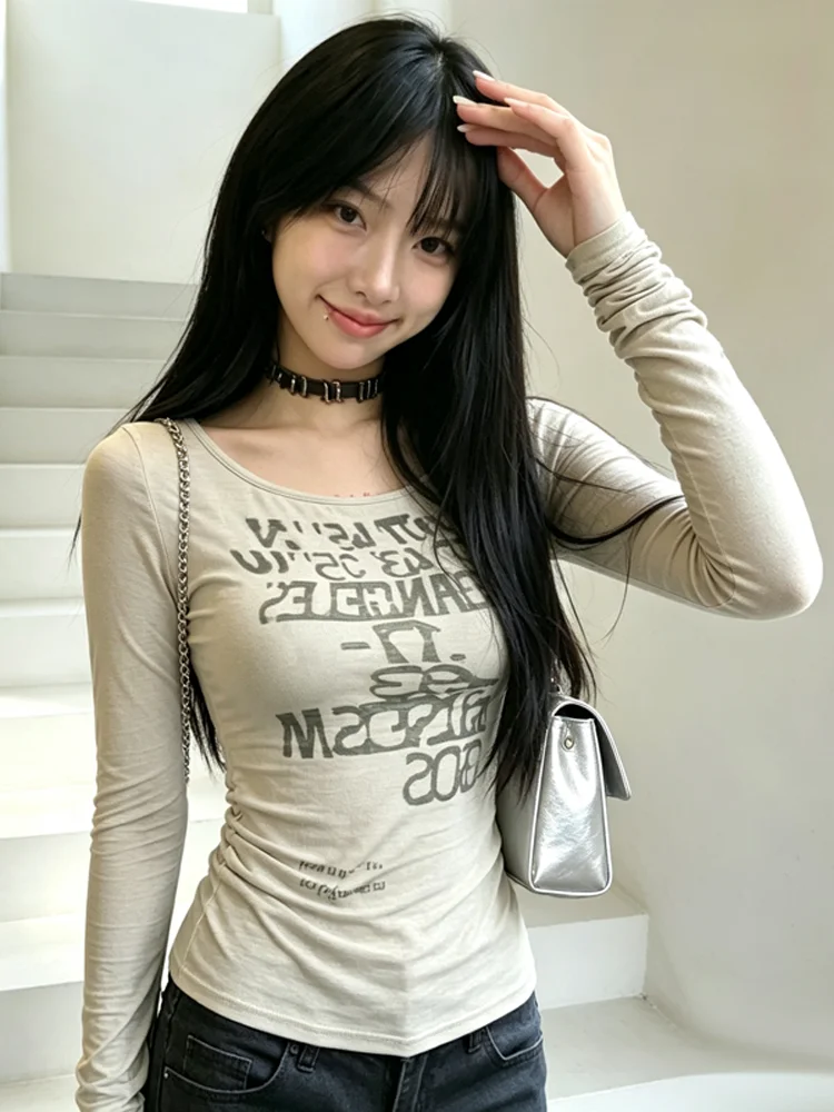 Women Y2K Vintage Letter Printed Long Sleeve Top U Neck Slim Fit Stretchy Ruched Curved Hem Basic Casual Streetwear Fashion Tee