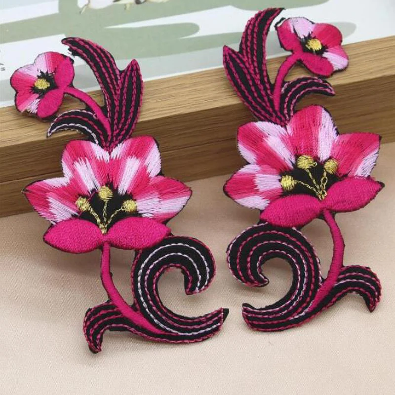 1 Pair Embroidery Motif Venise Lace Patch Applique Trim Iron On Lady Dress Decoration 9.7*4.6cm