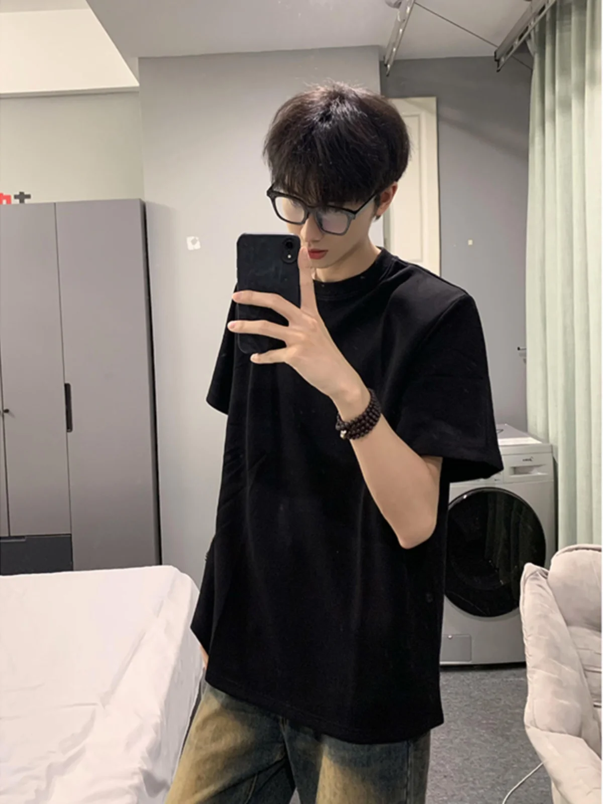 

Черная футболка с коротким рукавом и плотными плечевыми накладками для мальчиков, летняя модная, с маленьким воротником, трендовая, брендовая, для подростков, хорошо сидит.