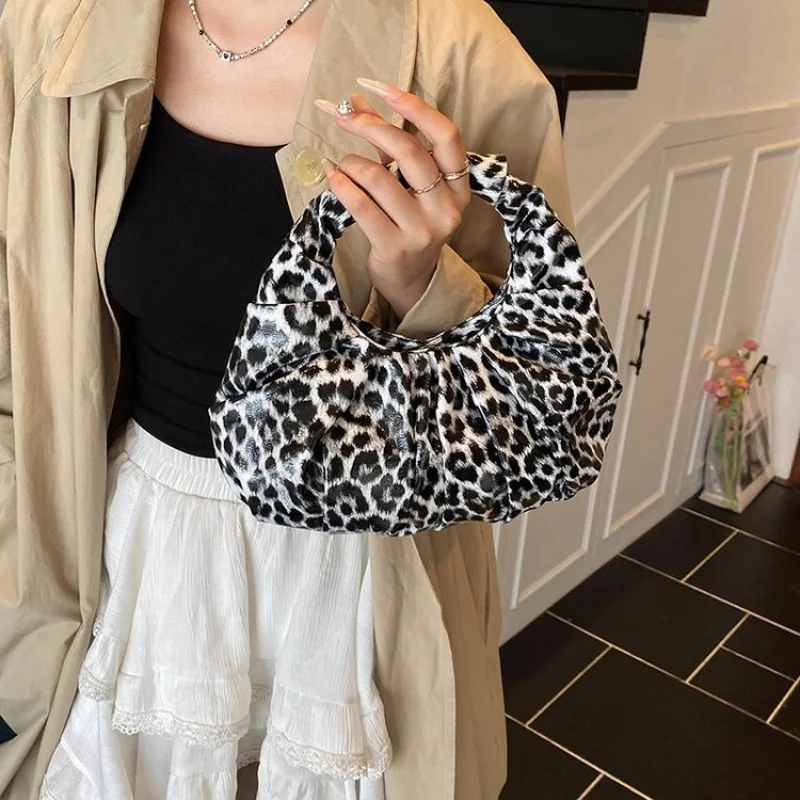 

Large Capacity Commuter Shopper Bag For Women Solid Color Leather Tote Messenger Everyday Use Minimalist