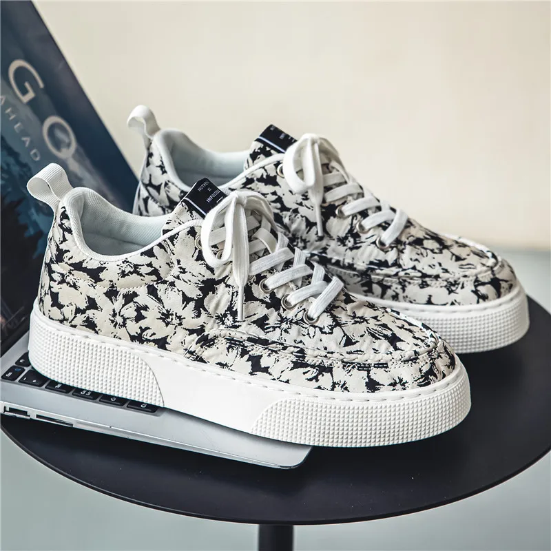 Quatre saisons grandes chaussures décontractées en toile pour hommes semelles épaisses hauteur augmentant chaussures de sport pour hommes chaussures de marche en plein air Style pour hommes