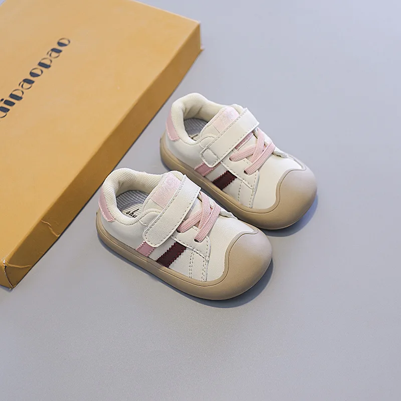 Sneaker Tenis untuk anak laki-laki perempuan, sepatu Sneakers olahraga sol lembut kulit putih kecil untuk anak laki-laki dan perempuan musim semi/musim gugur